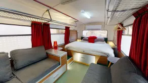 Gozo Bus Glamping - Stay on a 1974 Vintage Maltese bus in Xlendi - Værelse