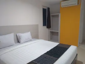 LG Hotel Jember by Calli Rooms - Room