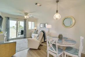 Walk to Beach! Gulf Shores Escape w/ Indoor Pool - Interiør