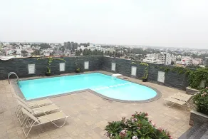 Hotel Shelton Rajamahendri - Terrace/patio