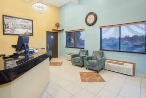 Super 8 by Wyndham Normal Bloomington - Hall