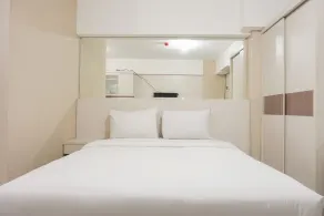 Comfort Studio at Kebagusan City Apartment By Travelio - Habitación