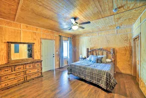 Woodsy Mountain Cabin: 2 Mi to Angel Fire Resort! - Interior