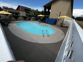 Super 8 by Wyndham Red Bluff - Piscine