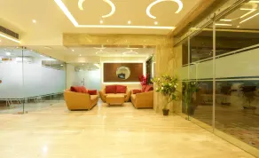 Hotel SRR Grand - Coin salon dans le hall