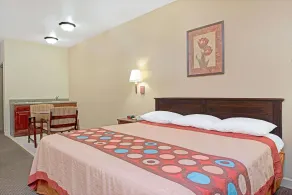 Super 8 by Wyndham St. Louis Airport - Chambre