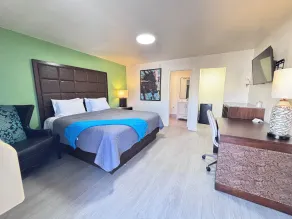 The Crest Motel - Room