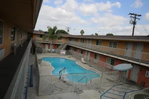 Chateau Inn & Suites - Piscine
