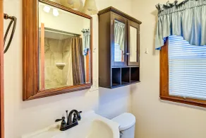 Downtown Paintsville Vacation Rental! - Badeværelse