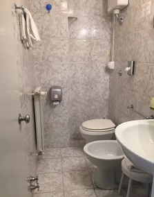 Hotel Gamma - Badezimmer