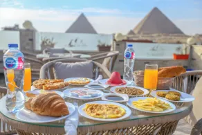 Pyramids Solar Boat Inn - Restaurante