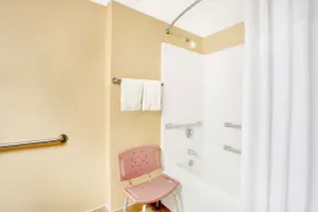 Days Inn by Wyndham Newport News City Center Oyster Point - Salle de bain