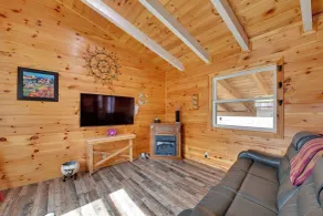 Plum Crazy: Frenchburg Cabin on 1 Acre - Interior