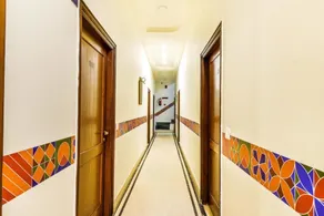 Hotel Le Golden - Interior entrance