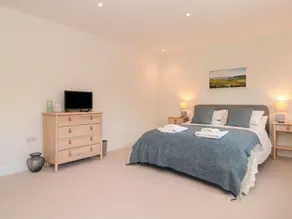 4 Court Terrace, Hillfield Village - Room