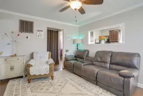 5 Mi to Dtwn Fredericksburg: Family Gem w/ Yard - Interiör