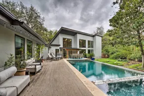 Stunning Austin Retreat w/ Pool, 5 Mi to Downtown! - Pool