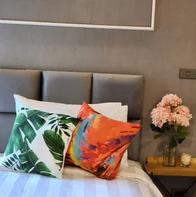 Capital O 75422 Million Pillows - Room