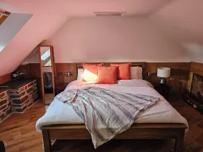 The Stone Barn, Eco Friendly, Wood-Fired Hot Tub - Rom