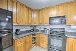 Tidy Tallahassee Townhome ~ 7 Mi to Downtown! - Interiør