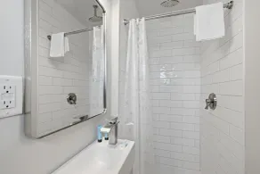 Pink Champagne Boutique Motel - Bathroom