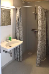 Motel Apartments - Bathroom