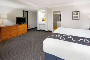 Super 8 by Wyndham The Woodlands North - Chambre