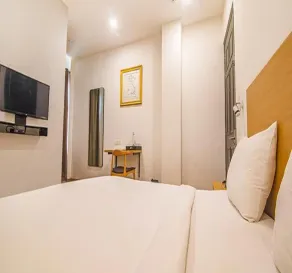 Fabhotel Kingston House - Room