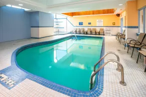 Comfort Hotel & Suites - Pool