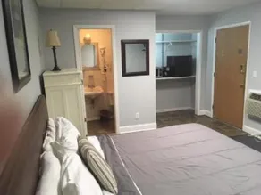 Hickory Shades Motel - Room