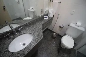 Actuall Convention Hotel  - Baño