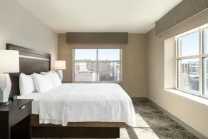 Hampton Inn Portland Downtown - Waterfront - Chambre