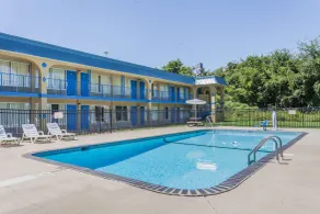 Knights Inn Murfreesboro - Piscine