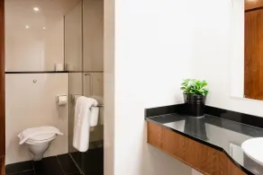 RM Hotel - Bathroom