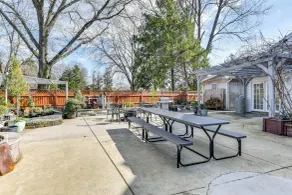 Spacious Home w/ Tranquil Patio ~ 29 Mi to DC! - Innvendig