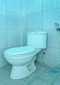 Hotel O Home Stay Elis Cateliya Syariah - Bathroom