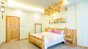 Floral Hotel Fenghuang Huercaowu - Zimmer