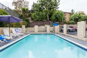 Howard Johnson by Wyndham San Diego Hotel Circle - Piscine