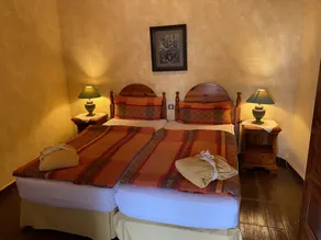 Cottage With 3 Bedrooms, 2 Bathrooms, Heated Solar Pool, Sauna, Jacuzzi, Garden - Habitación
