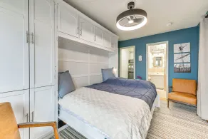Dock, Deck & View: Lakefront Chippewa Falls Studio - Innvendig