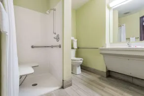 Days Inn & Suites by Wyndham Rocky Mount Golden East - Salle de bain