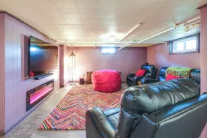 Colorful Roanoke Vacation Rental w Hot Tub - Interiør