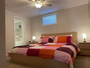 Maple Heaven Retreat near West Edmonton Mall - Room