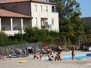 Gradevole monolocale totalmente attrezzato con giardino e terrazza | Ammette cani - Piscina