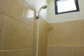 Comfort Living 2BR at Kebagusan City Apartment - Badezimmer