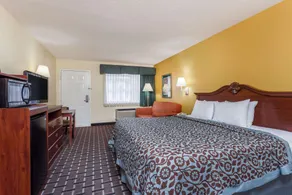 Days Inn & Suites by Wyndham Warner Robins Near Robins AFB - Chambre