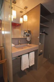 Agora Swiss Night by Fassbind - Salle de bain
