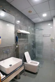 Hotel Cheer Royale - Bathroom