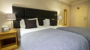 Waterton Park Hotel - Room