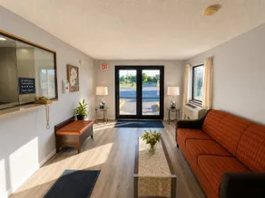 Corning Inn - Lobby